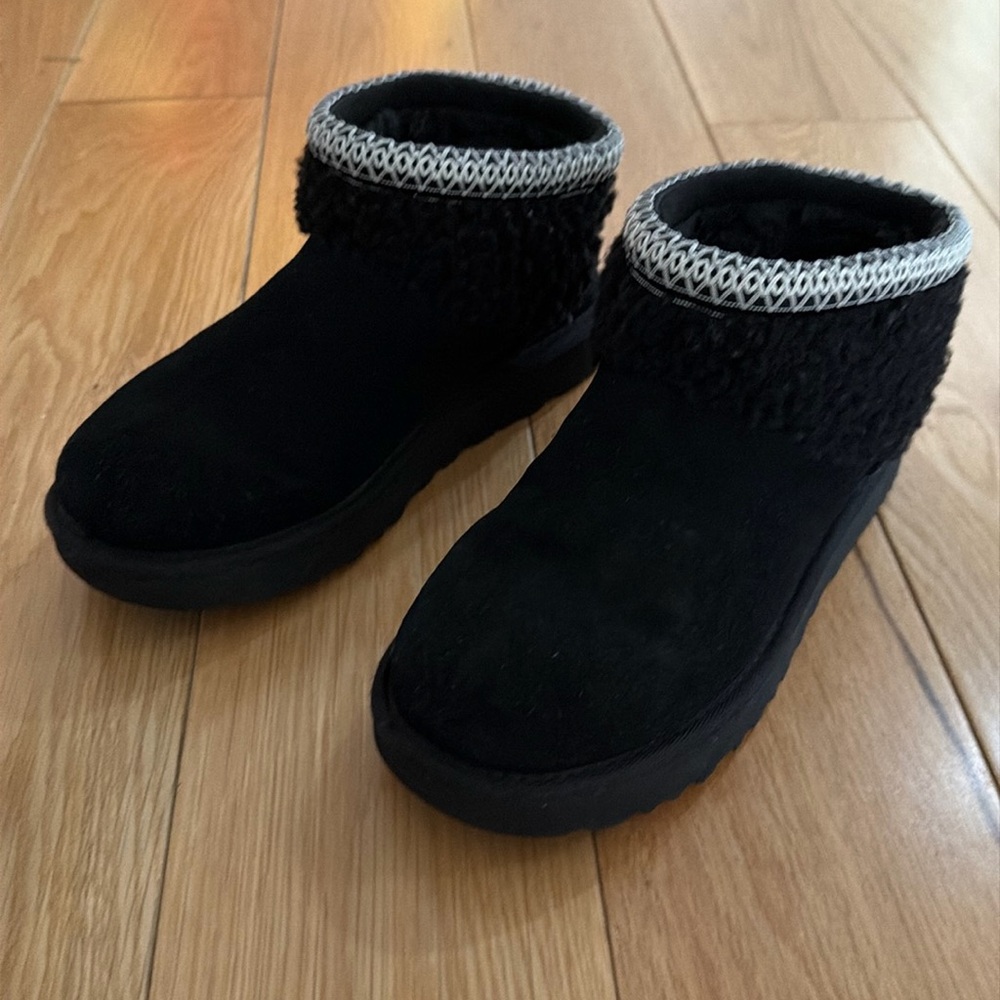 UGGS Size 6 || EUC